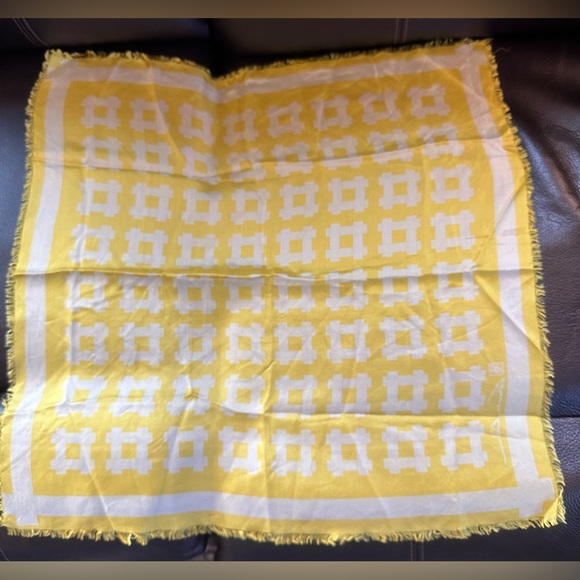 Vintage!! Anne Klein Silk Scarf! Yellow and White Design - Picture 6 of 9